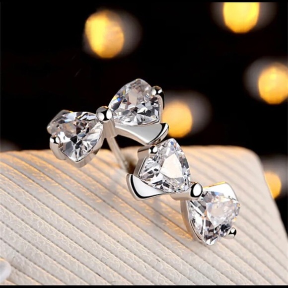 New!! Stunning Silver Bowknot Crystal CZ Stud Earrings! - Picture 4 of 6